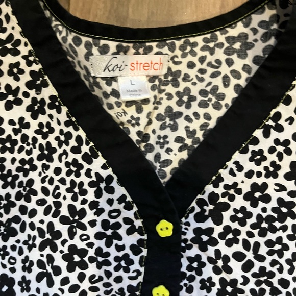 Floral scrub top - Picture 2 of 2